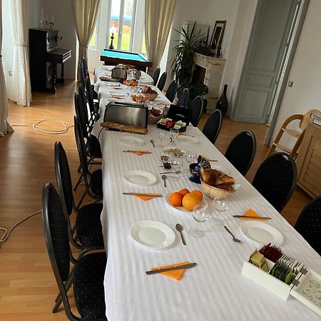 Chateau Camus Bed and Breakfast Montmarault Buitenkant foto