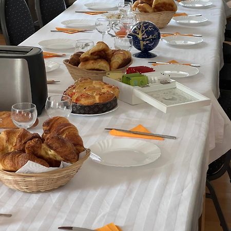 Chateau Camus Bed and Breakfast Montmarault Buitenkant foto